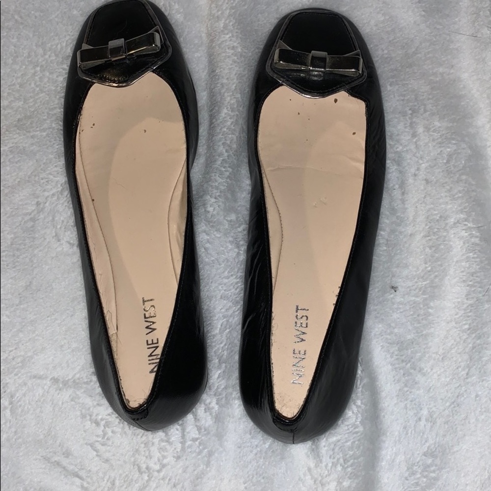 Black w/ Silver Accents and Bow Nine West Flats 6